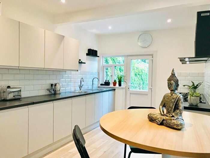 4 Bedroom Property To Rent In Effingham Road, Haringey, N8