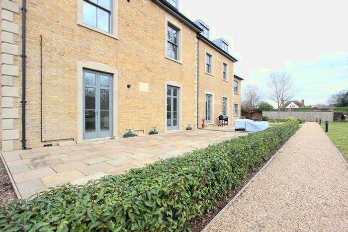 2 Bedroom Flat To Rent In Crown Drive, Farnham Royal, Slough SL2