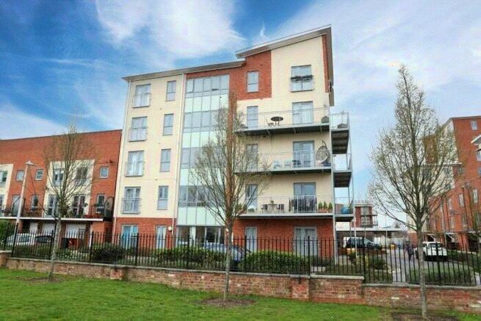 2 Bedroom Apartment To Rent In Evesham House, Battle Square, Reading, Berkshire, RG30