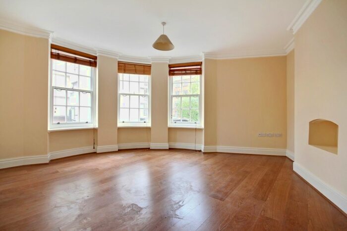 3 Bedroom Flat To Rent In George Street, London, W1H