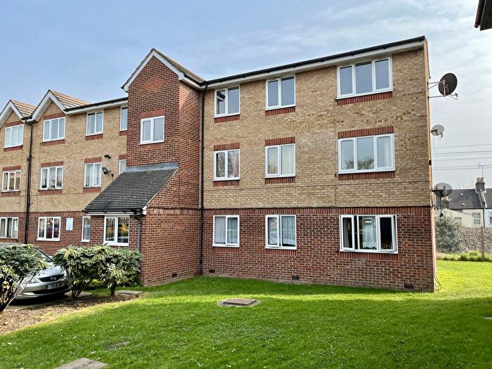 2 Bedroom Flat To Rent In Barbot Close, Edmonton, London, N9