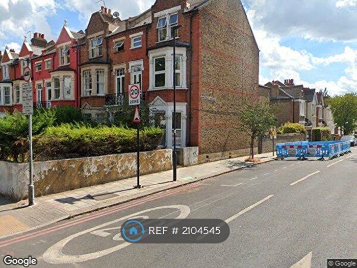 4 Bedroom Flat To Rent In Poynders Road, London, SW4