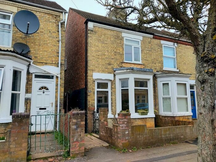 3 Bedroom House To Rent In West Parade, Peterborough, PE3