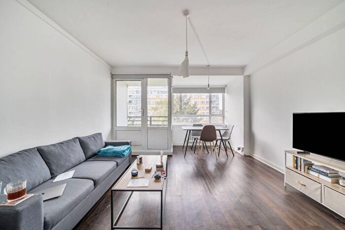 2 Bedroom Flat For Sale In Churchill Gardens, Pimlico, London, SW1V