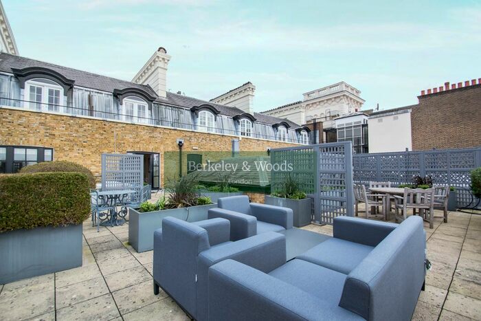 3 Bedroom Flat To Rent In Hyde Park Gate, South Kensington, London, SW7