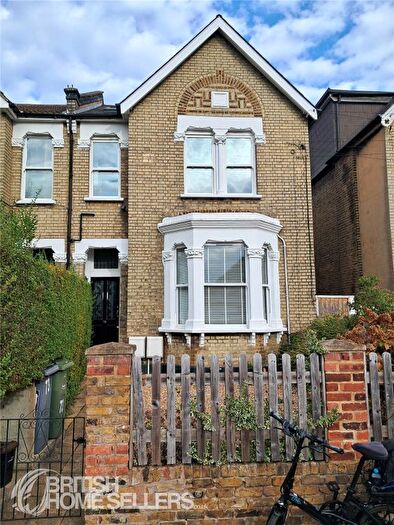 Studio For Sale In Tankerville Road, London, SW16