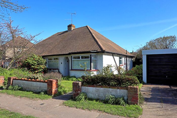 3 Bedroom Semi-Detached House For Sale In Snakes Lane, Southend On Sea, SS2