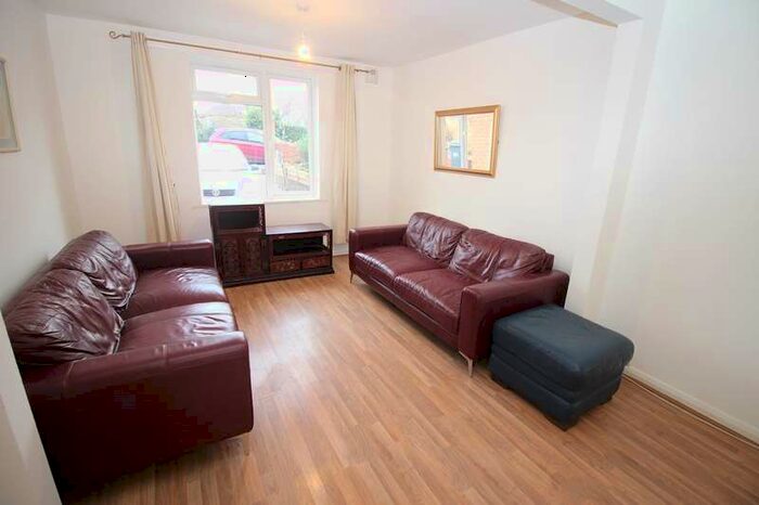 3 Bedroom Semi-Detached House To Rent In Westbrook Road, Hounslow, TW5