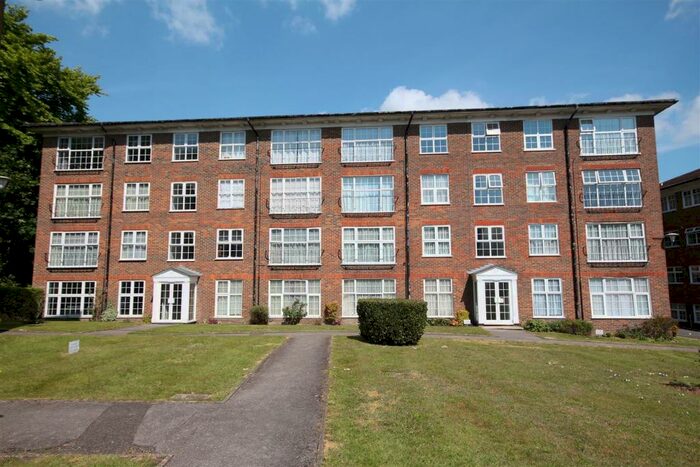 2 Bedroom Flat To Rent In Regency Court, Withdean Rise, Brighton, BN1