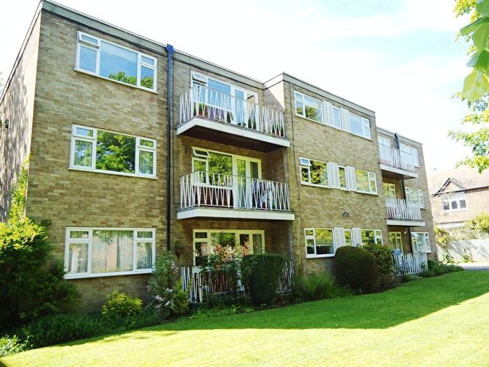 2 Bedroom Flat To Rent In Westfield Park, Hatch End, HA5
