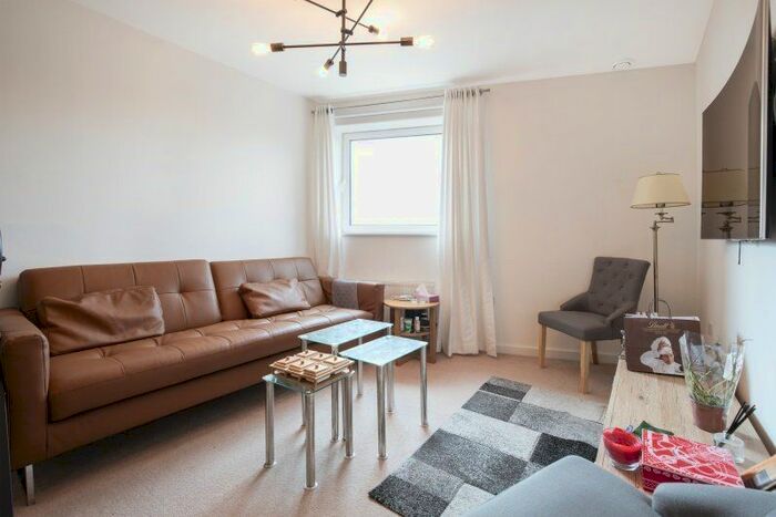 2 Bedroom Flat To Rent In George Court, Norstead Place, Putney, SW15