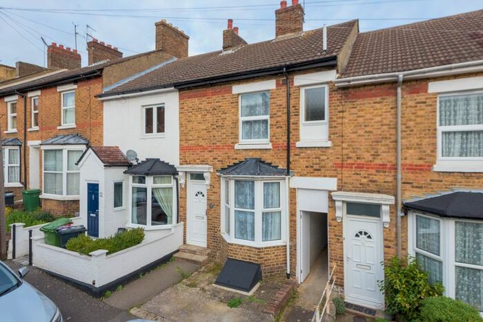 3 Bedroom Semi-Detached House To Rent In Charlton Street, Maidstone, ME16
