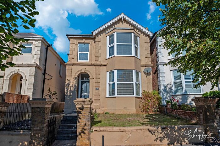 3 Bedroom Semi-detached House For Sale In Swanmore Road, Ryde, PO33