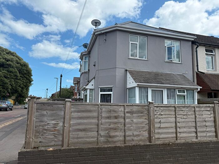 3 Bedroom Flat For Sale In Cranleigh Road, Bournemouth, BH6