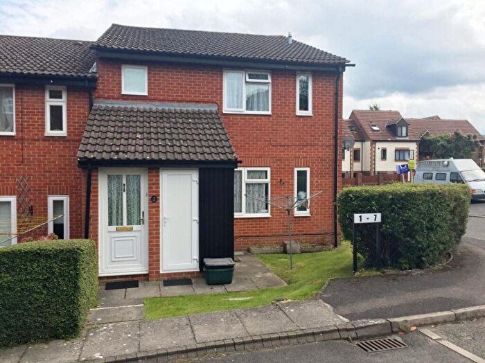 Flat To Rent In Bevelwood Gardens, High Wycombe, HP12