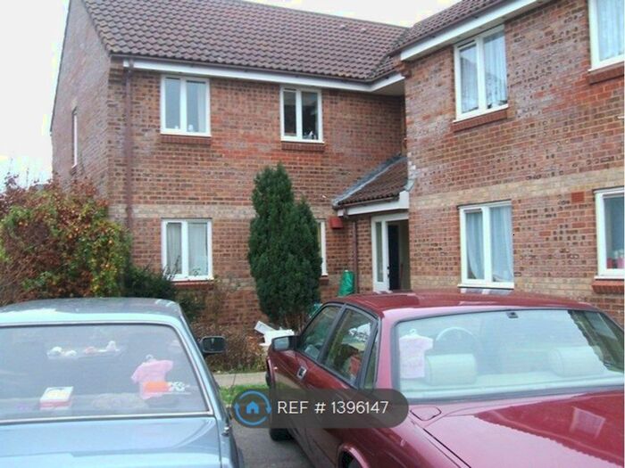 2 Bedroom Flat To Rent In Noake Road, Sherborne, DT9