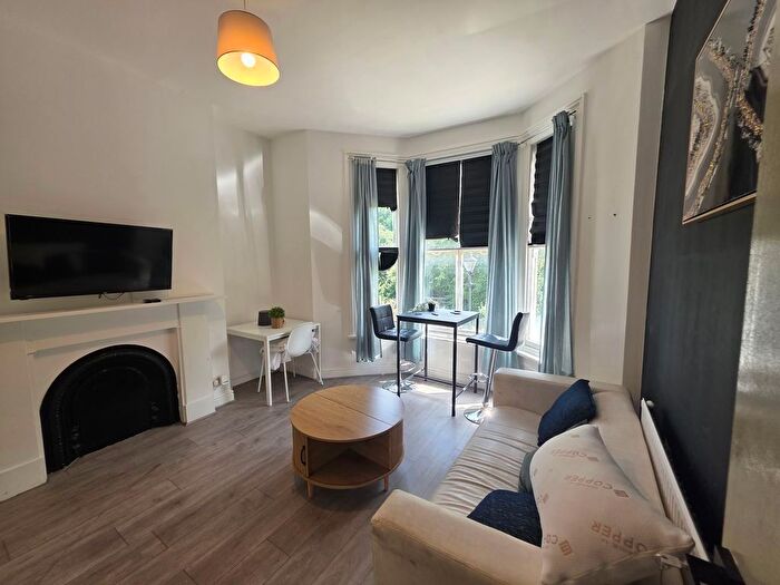1 Bedroom Flat To Rent In Josephine Avenue, Brixton, London, SW2