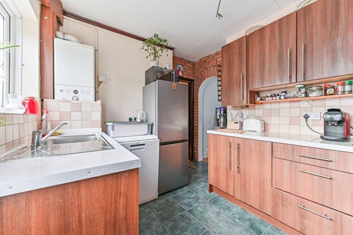 2 Bedroom Maisonette For Sale In Eldertree Way, Mitcham, CR4