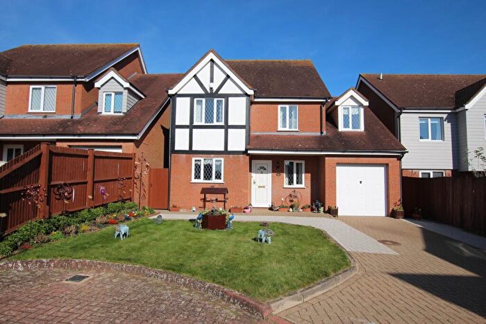 5 Bedroom Detached House For Sale In Buxton Close, Meppershall, Shefford, SG17