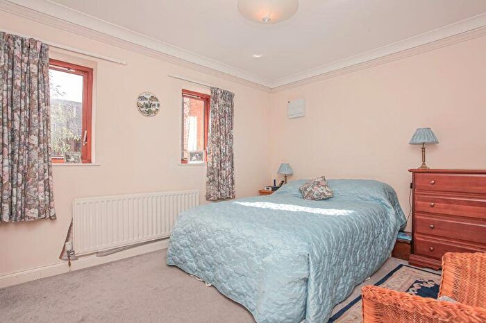 2 Bedroom Flat For Sale In Upton Court, Crouch Street, Banbury, OX16