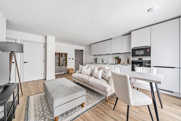 1 Bedroom Flat For Sale In Meadway, Haslemere, GU27