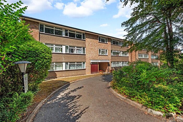3 Bedroom Apartment For Sale In Christchurch Park, Sutton, SM2