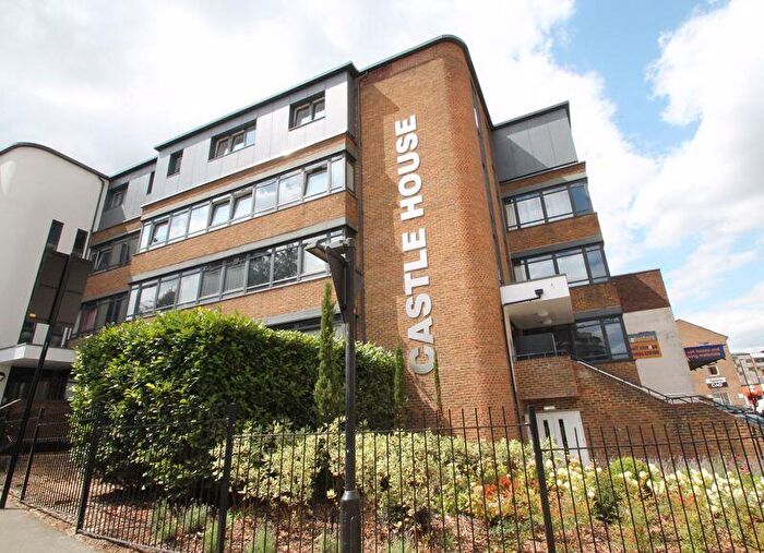 1 Bedroom Detached House To Rent In Desborough Road, High Wycombe, HP11