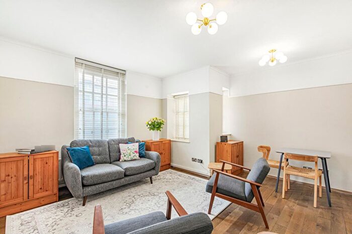 2 Bedroom Flat To Rent In Portpool Lane, Clerkenwell, London, EC1N