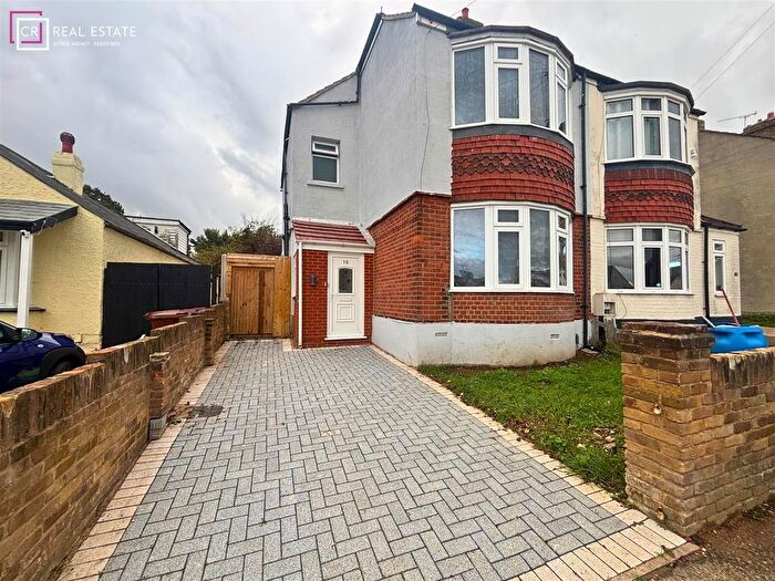 3 Bedroom Semi-detached House For Sale In Chicago Avenue, Gillingham, ME7