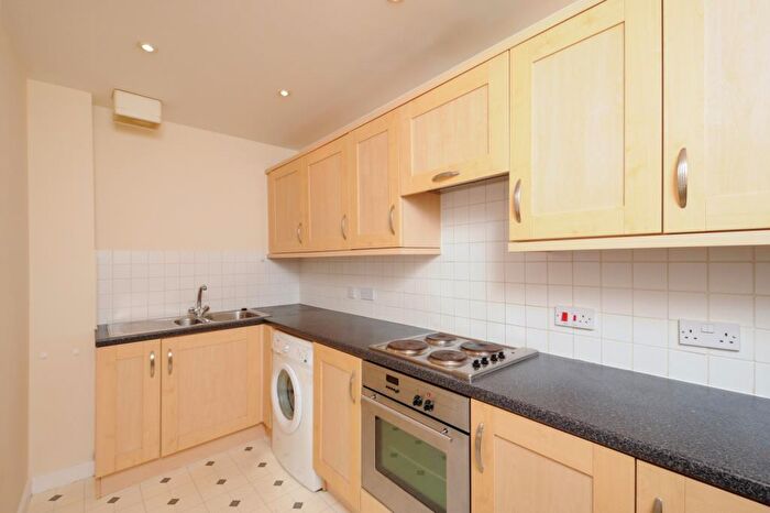 2 Bedroom Apartment To Rent In Fairford Leys, Aylesbury, HP19
