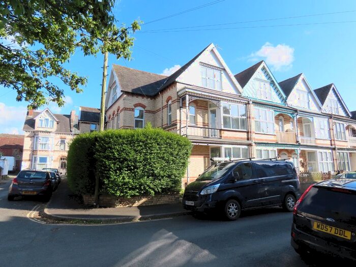 2 Bedroom Flat To Rent In Rock Avenue, Barnstaple, EX32