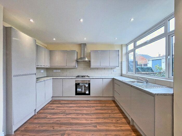 4 Bedroom Terraced House To Rent In Ballantyne Road, Farnborough, GU14