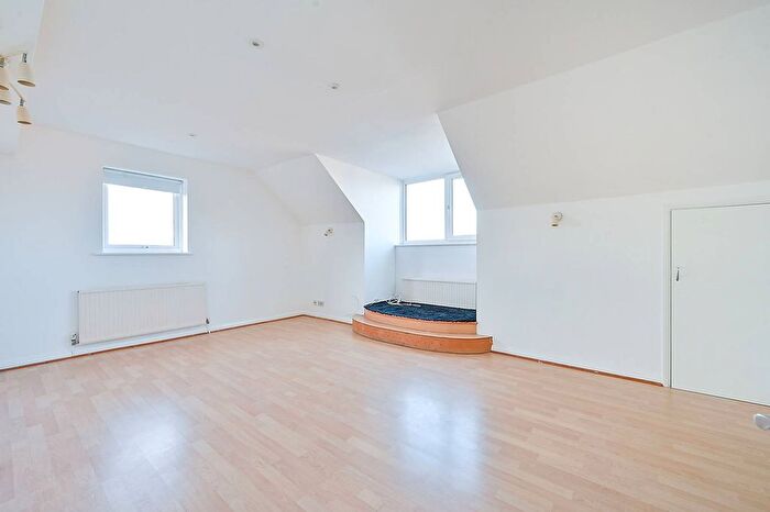 1 Bedroom Flat For Sale In Rainsford Court, Park Royal, London, NW10