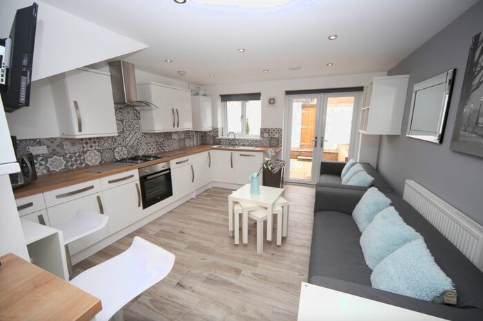 6 Bedroom Terraced House To Rent In Parkfield Place, Cardiff(City), CF14