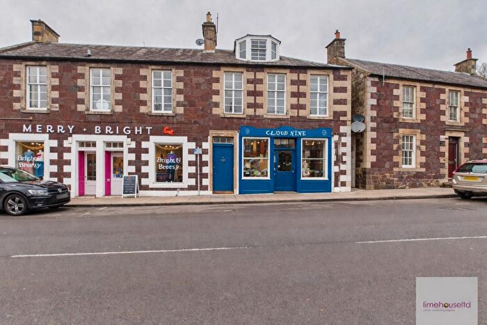 3 Bedroom Flat To Rent In High Street, Biggar, ML12