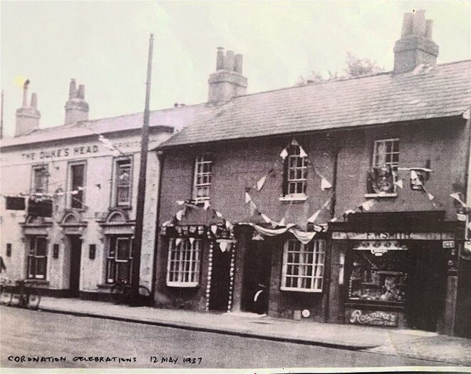 2 Bedroom End Of Terrace House To Rent In High Street, Hampton, Middlesex, TW12