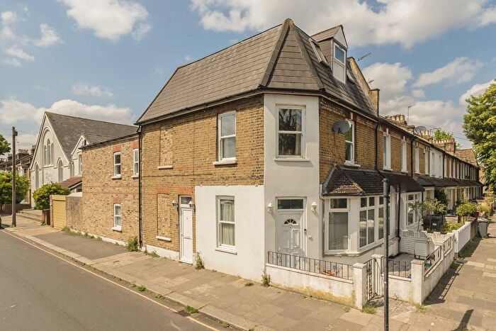 3 Bedroom Flat To Rent In Dale Street, Chiswick, W4