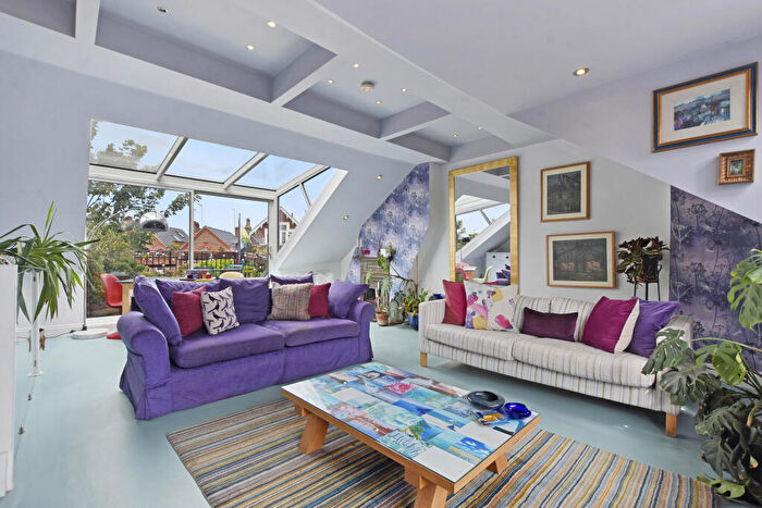 4 Bedroom Flat For Sale In Goldhurst Terrace, London, NW6