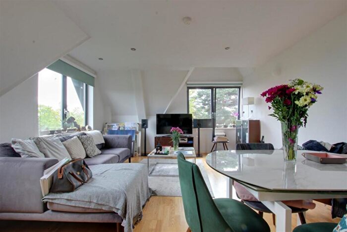 2 Bedroom Flat To Rent In Fox Lane, London, N13