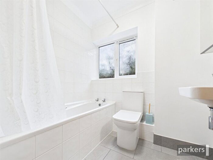 2 Bedroom Apartment For Sale In Lundy Lane, Reading, Berkshire, RG30