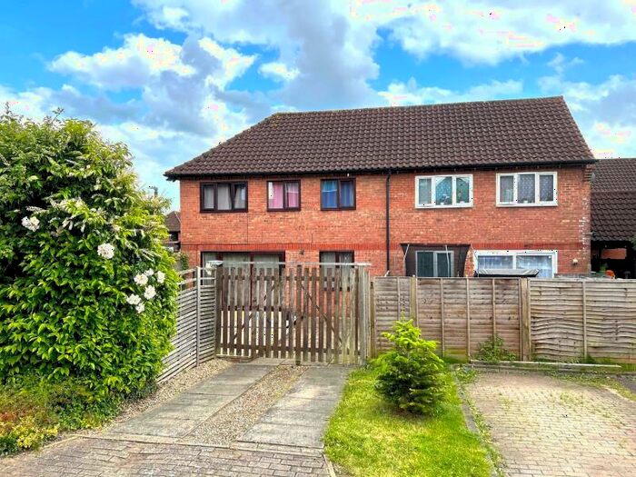 3 Bedroom End Of Terrace House To Rent In Harebell Close, Walnut Tree, MK7