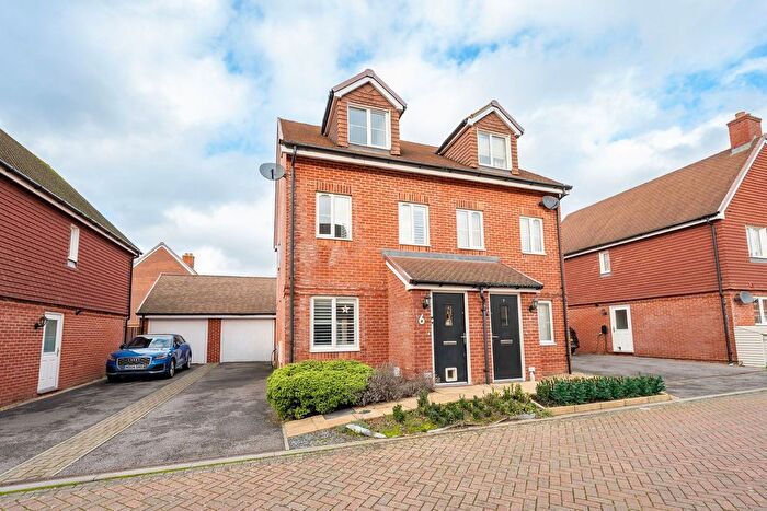 3 Bedroom Semi Detached House For Sale In Day Close, Horley, RH6