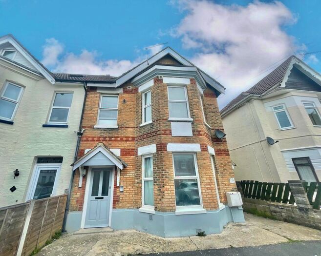 Flat To Rent In Westby Road, BH5