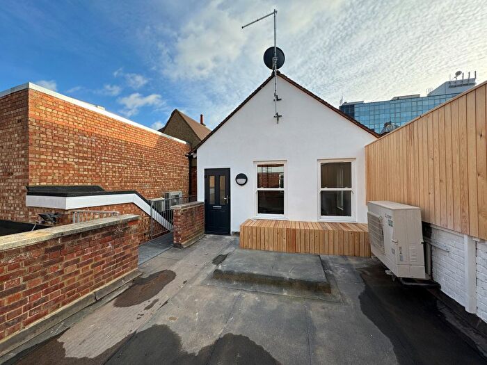 1 Bedroom Flat To Rent In West Street, Maidenhead, Berkshire, SL6