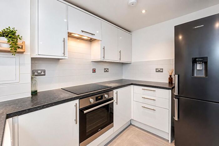 3 Bedroom Flat To Rent In Murray Grove, London, N1