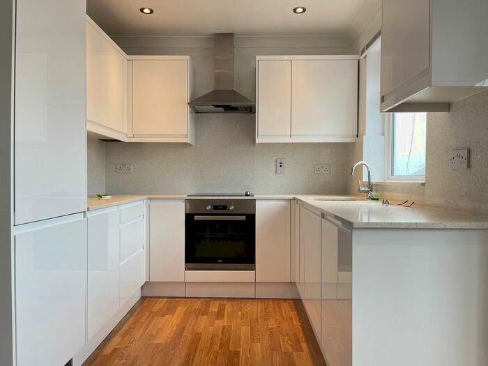 2 Bedroom Flat To Rent In Holyrood Road, Barnet, New Barnet, EN5