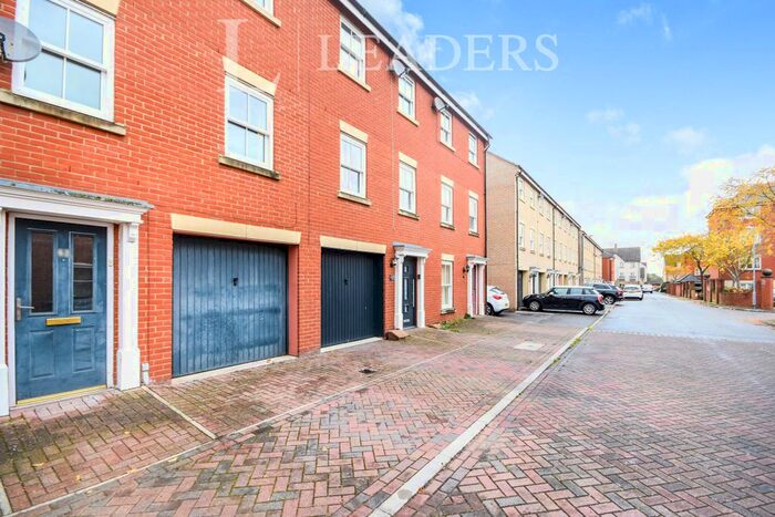 3 Bedroom Town House To Rent In Halcyon Close, Witham CM8