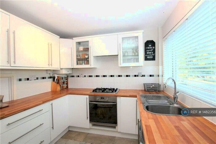 2 Bedroom Maisonette To Rent In Place Farm Avenue, Orpington, BR6