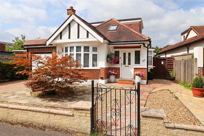 4 Bedroom Detached Bungalow For Sale In Derwent Avenue, Ickenham, UB10