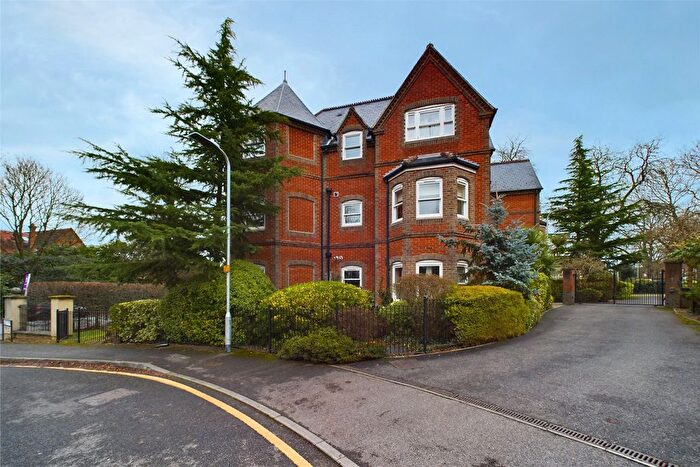 2 Bedroom Flat To Rent In Cadugan Place, Reading, Berkshire, RG1